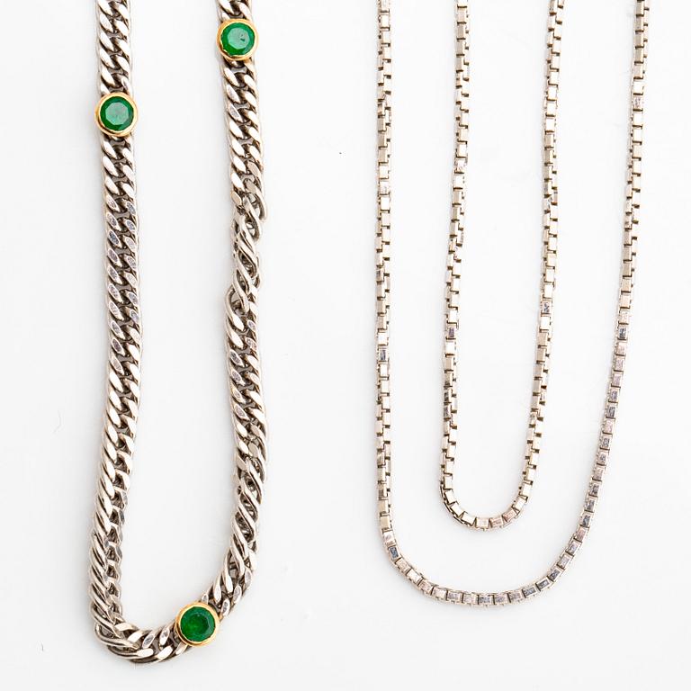 2 chains 18k whitegold, 1 with green stones, total weight 12,4 g.