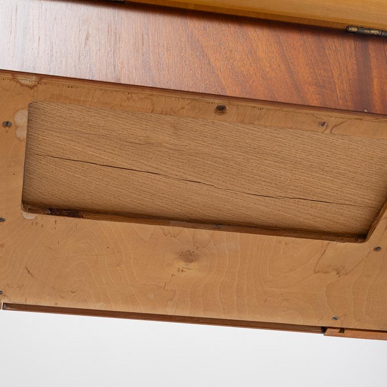 Dressing table, mid-20th century.