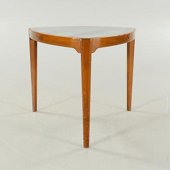 A table Boet, from the second quarter of the 20th century.