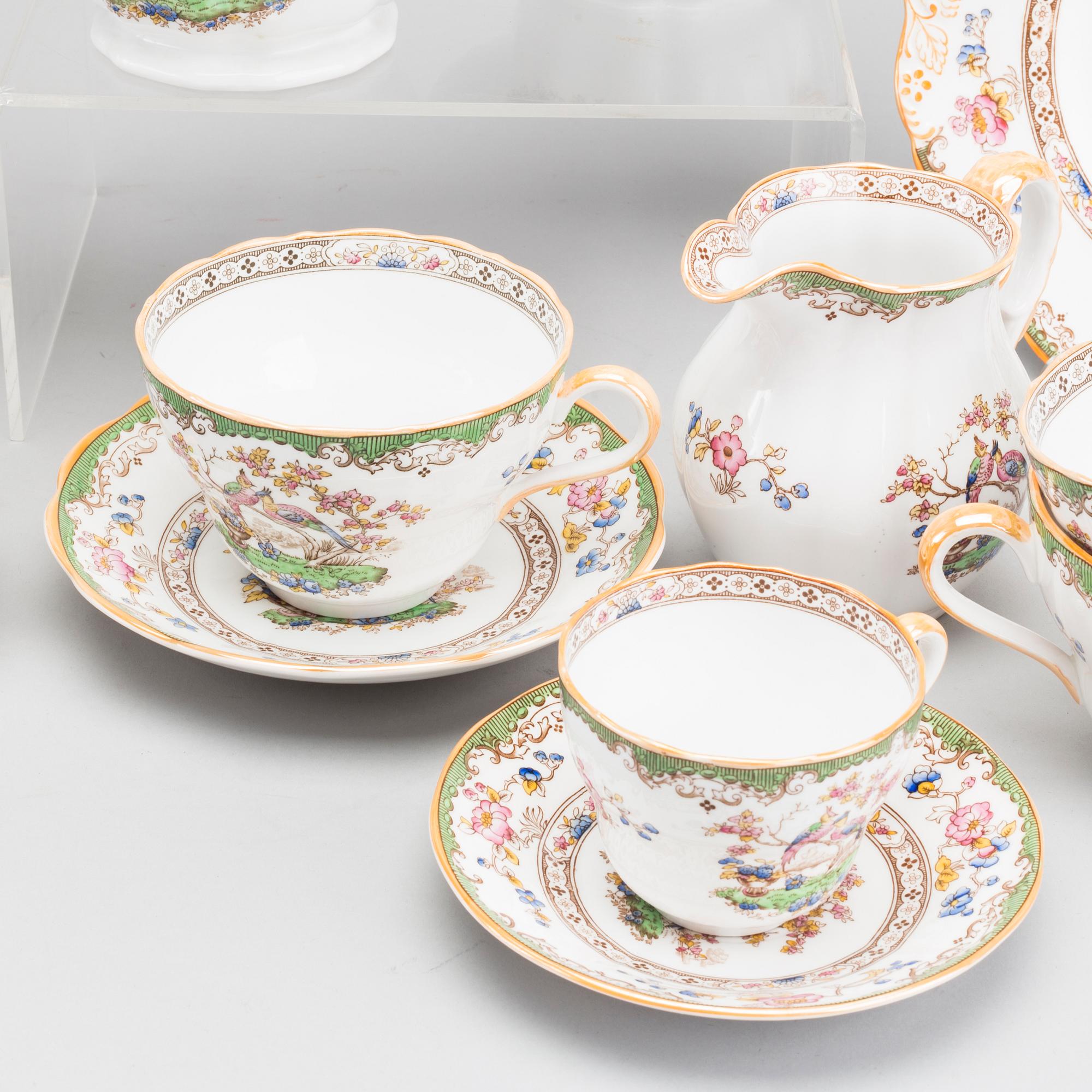 An english mid 20th century coffee and tea bone china "Eden", Spode service set. 52 parts.