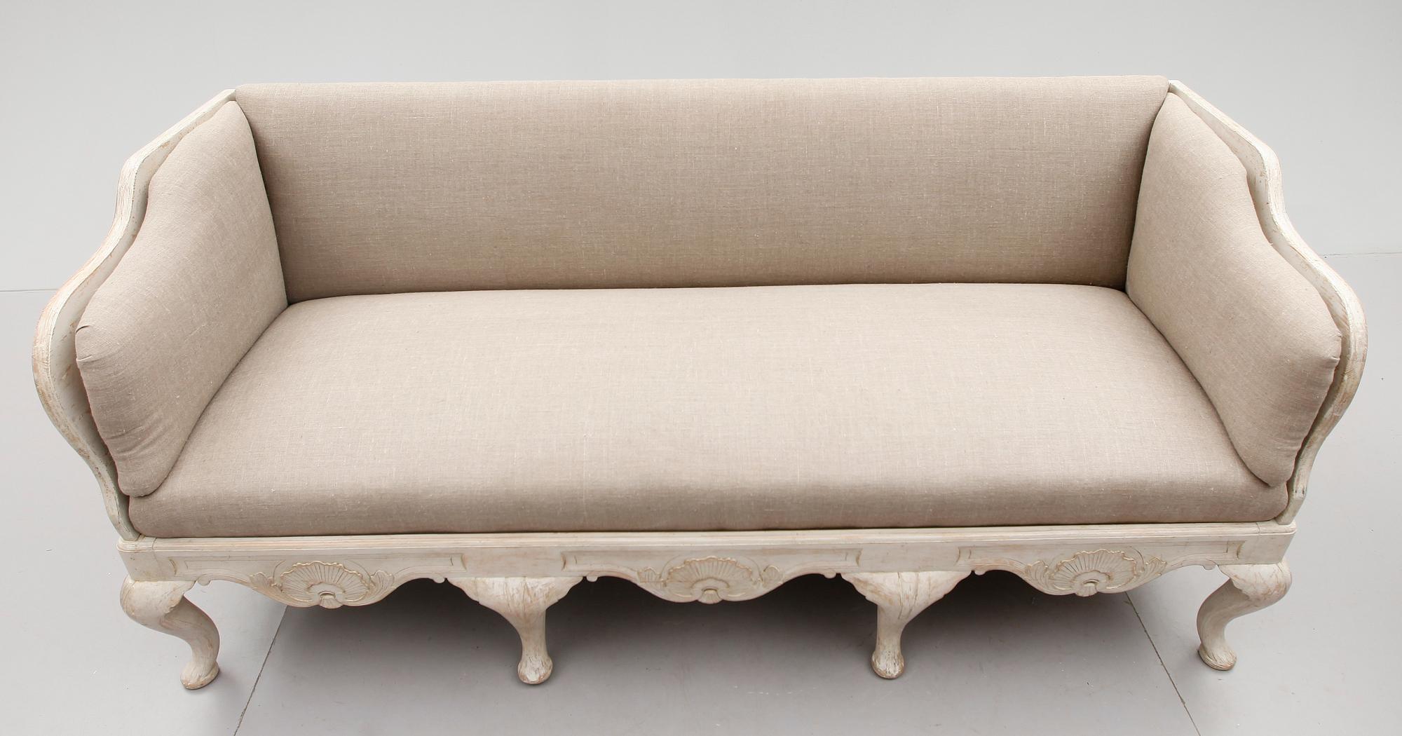 TRÅGSOFFA, rokokostil, 1900-talets första hälft.