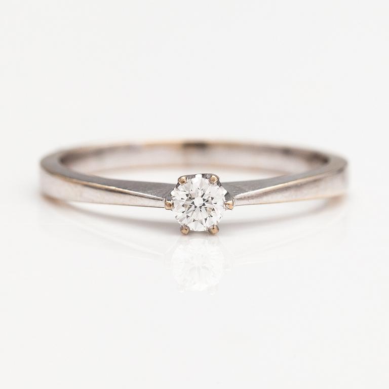 Ring, 18K vitguld, diamant ca 0.15 ct enligt gravyr.