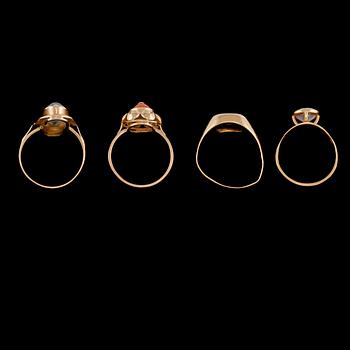 RINGAR, 4 st, 18K respektive 14K guld, omkring 1900-talets mitt. Vikt 19,6 gram.