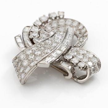 Broschclip platina med baguette-, åttkant- och runda briljantslipade diamanter, Art déco, Frankrike.