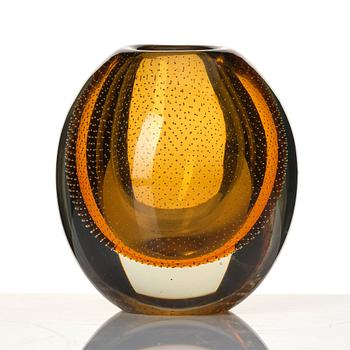 Gunnel Nyman, a 'Musselglas' vase, Nuutajärvi Notsjö, Finland, mid 20th century.