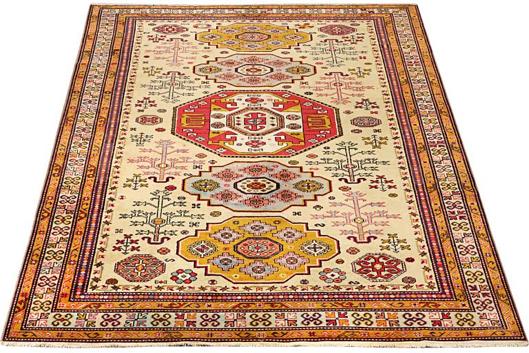An Ardebil carpet, c. 310 x 192 cm.