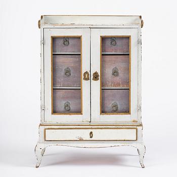 Miniatyrskåp, Sverige, 1700-talets senare del, Rokoko.