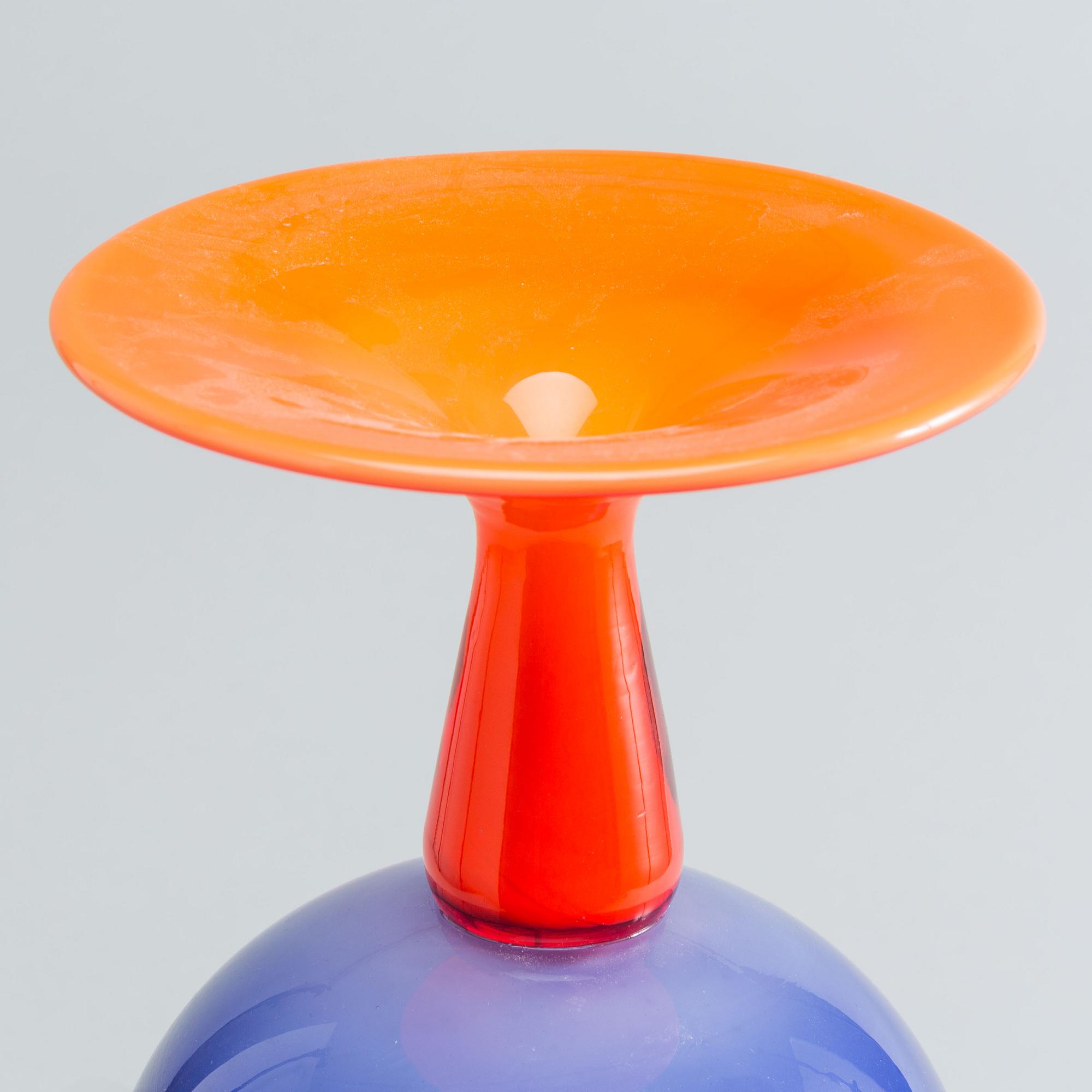 A 1980 Vistosi, Murano glass vase/object.