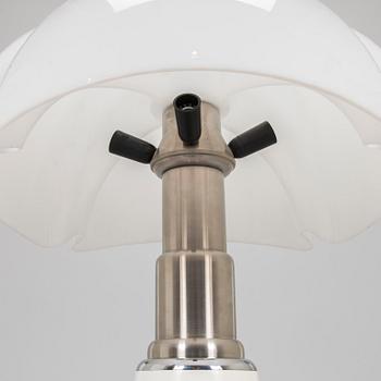 Gae Aulenti, bordslampa, "Pipistrello", Martinelli Luce, Italien, modellen formgiven 1965.