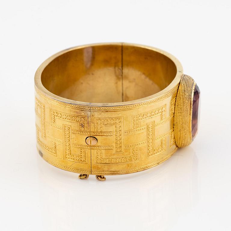 Armband 14K guld med en fasettslipad ametist.