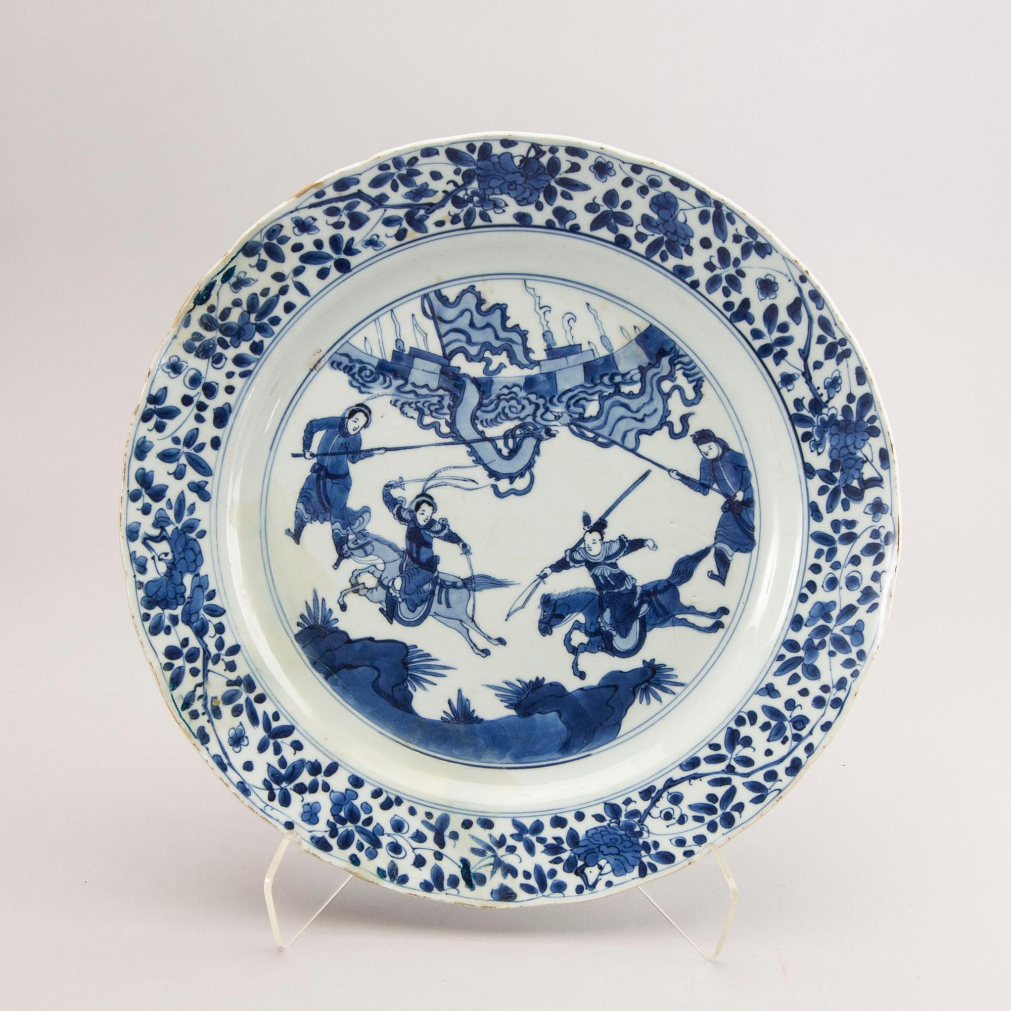 A blue and white dish, Qing dynasty, Kangxi (1662-1722).