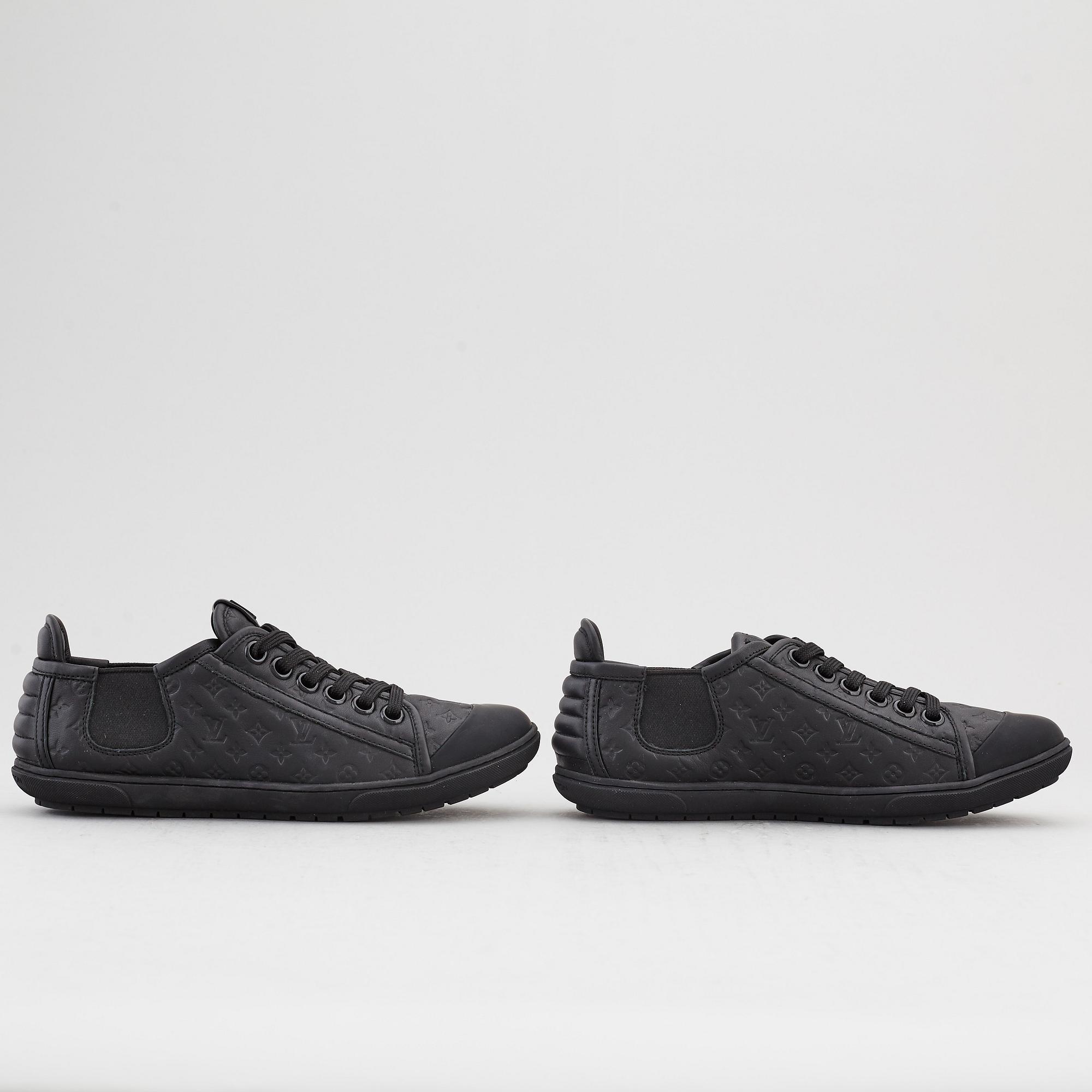 LOUIS VUITTON, a pair of sneakers, size 35,5.