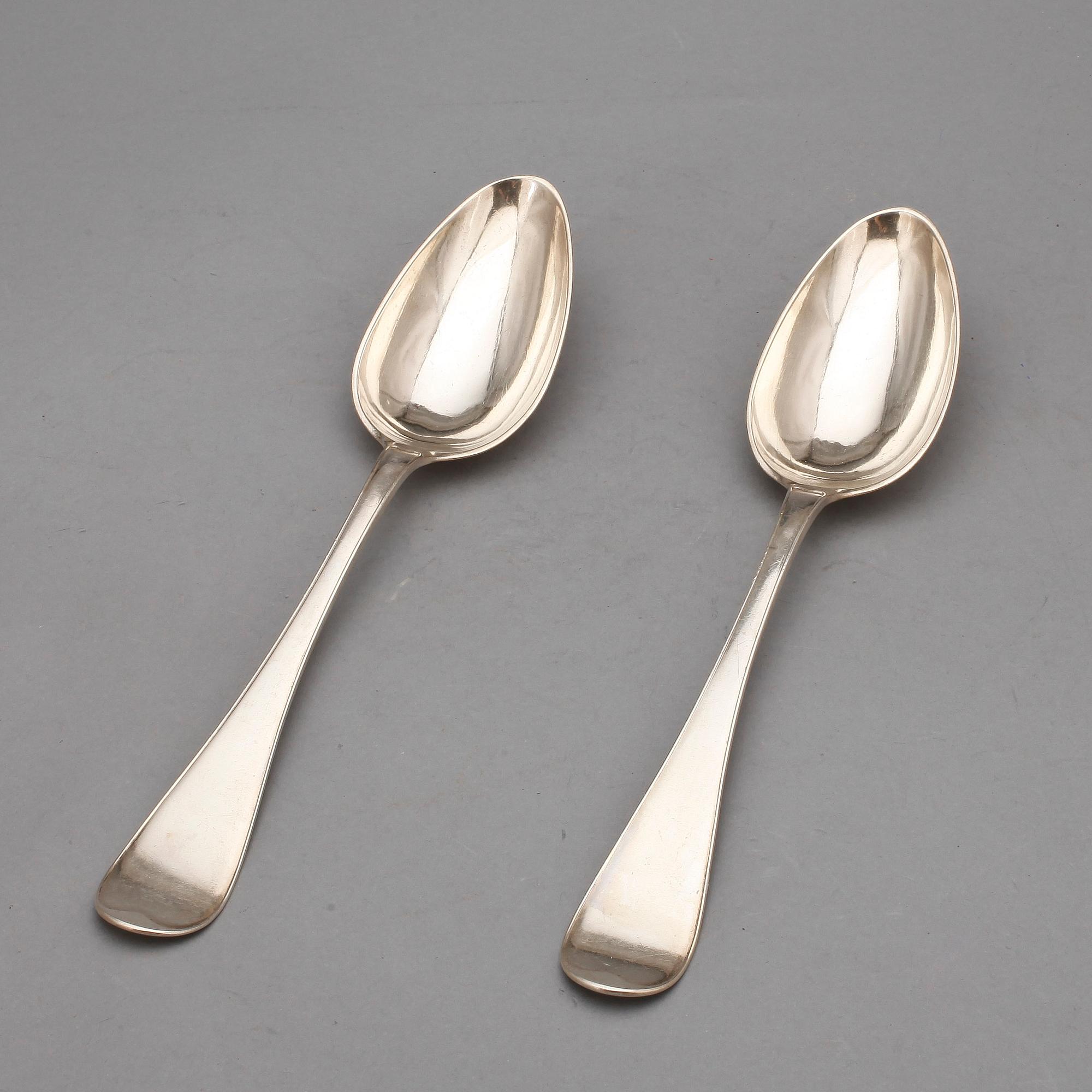 RAGUSKEDAR, ett par, silver, Abraham Gertzen, Landskrona 1807. Vikt ca 265g.