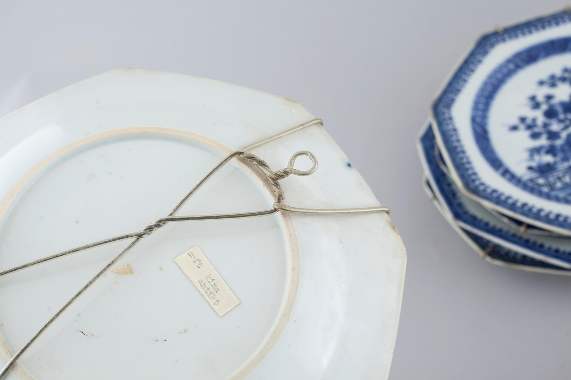 Nine pieces of chinese porcelain, 18th and early 19th century.