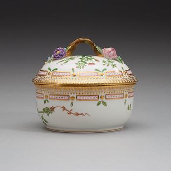 A Royal Copenhagen 'Flora Danica' bonboniere with cover, Denmark, 20th Century.