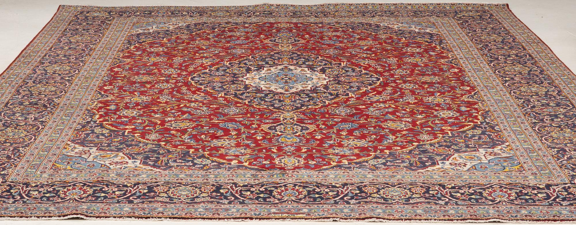 Carpet, oriental, approx. 385 x 292 cm.