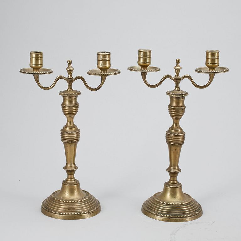 KANDELABRAR, ett par, mässing, Louis XVI, 1700/1800-tal.
