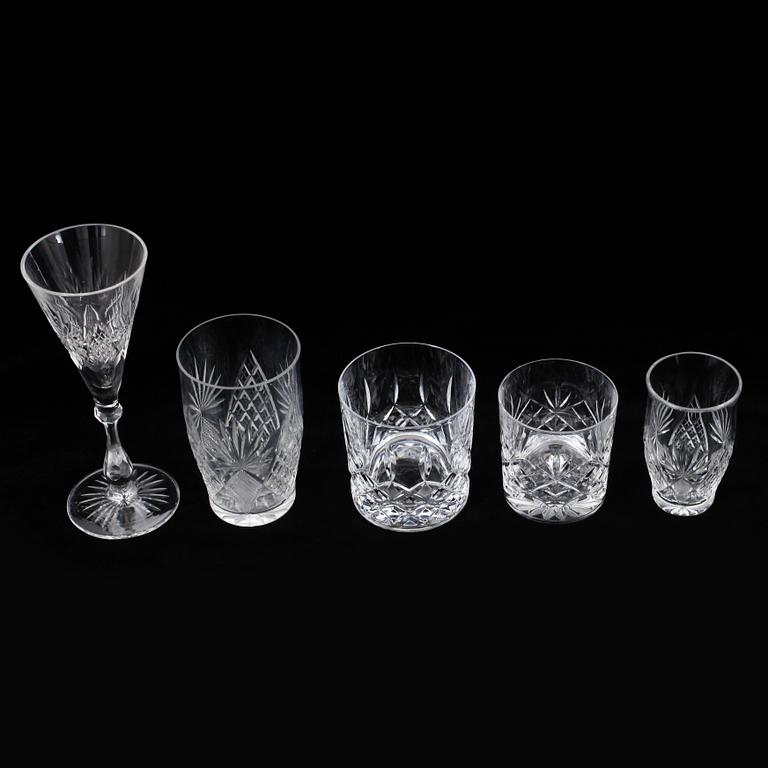 SERVISDELAR, 82 delar, glas, snarlika, omkring sekelskiftet 1900.