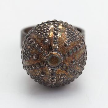 A set of sterling silver "Halikko treasure" necklace, bracelet, ring and earrings. Kalevala Koru, Helsinki 1975 and 1975.