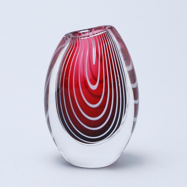 VICKE LINDSTRAND, a signed Zebra glass vase.