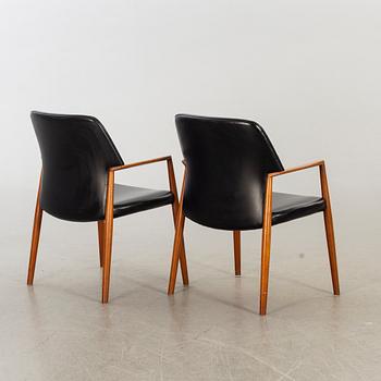 AKSEL BENDER MADSEN/EJNAR LARSEN,  karmstolar modell 6302  ett par för Fritz Hansen 1950/55.