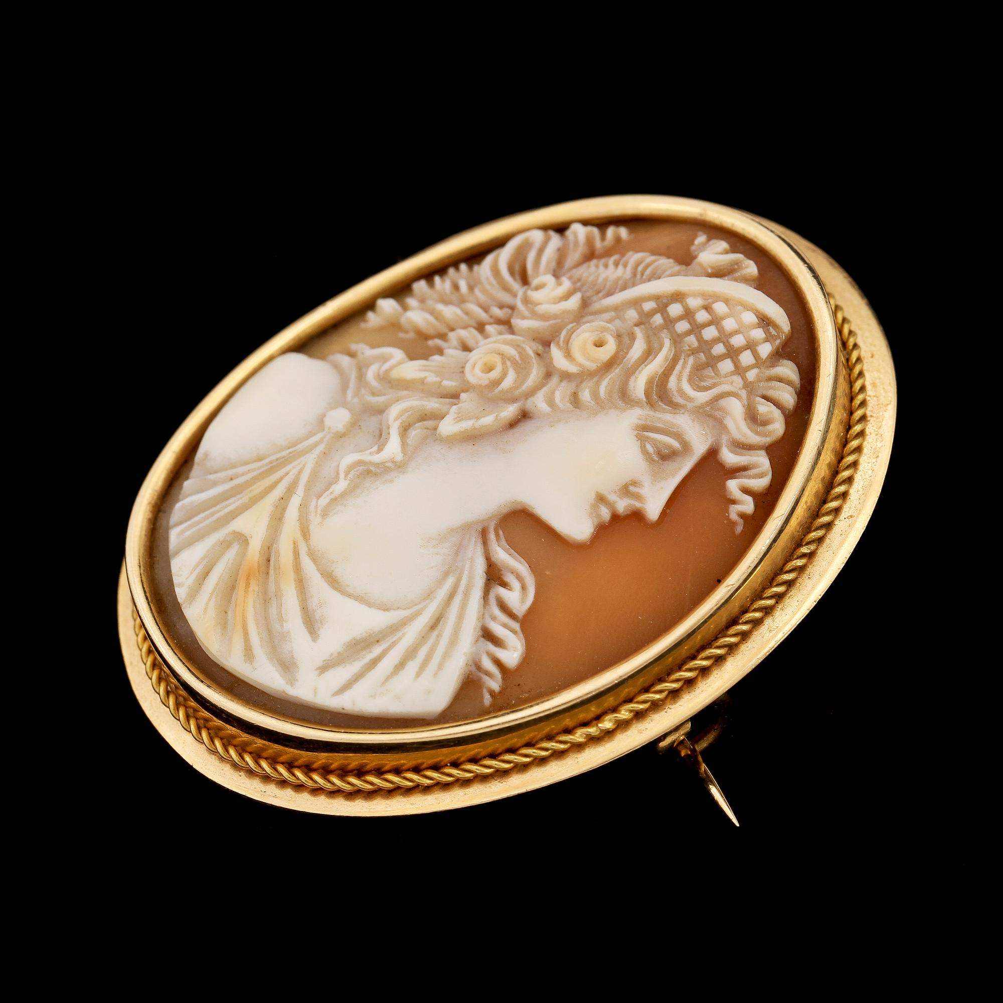 KAMÉBROSCH, guld 18k, snäckskal, Stockholm 1900-talets första kvartal. Vikt 10 g.