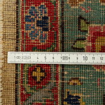 A carpet, semiantik Täbris, 290 x 195 cm.