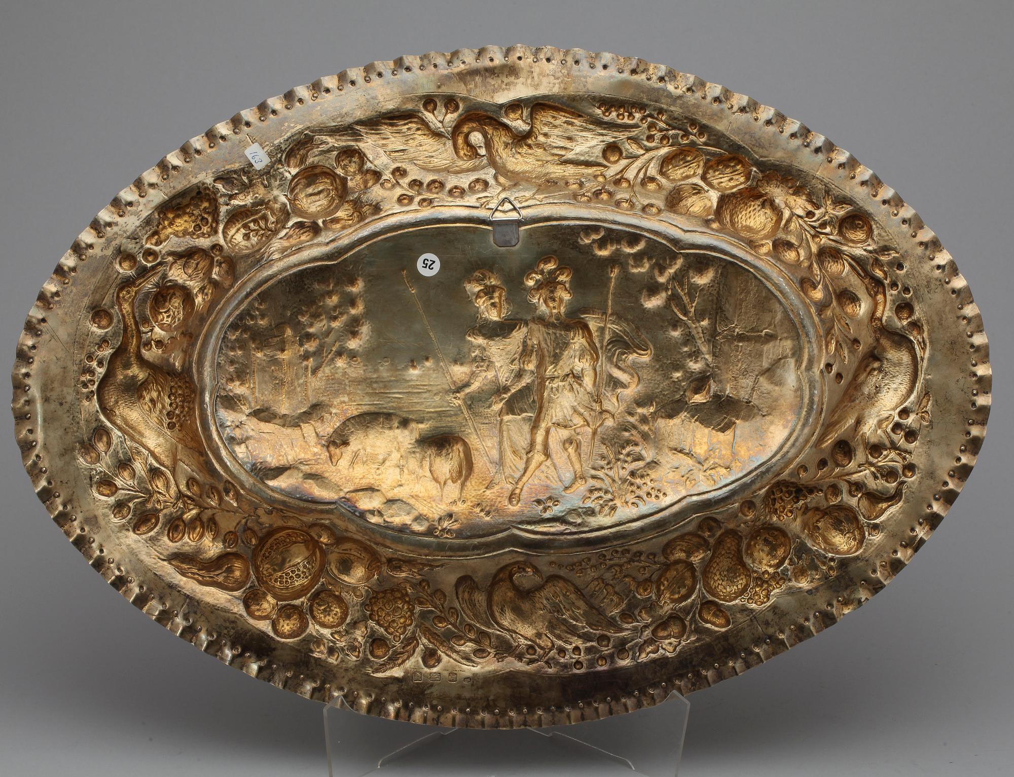 PRESENTERFAT, silver, London 1782. Vikt ca 1200 gram.