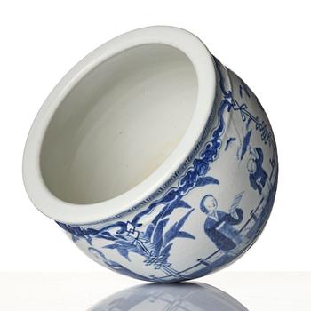A Chinese blue and white porcelain flower pot, 20th century.