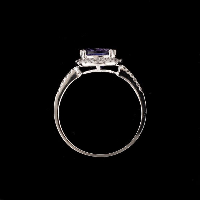 RING, 14k vitguld med tanzanit ca1,53ct och diamanter tot ca0,20ct.