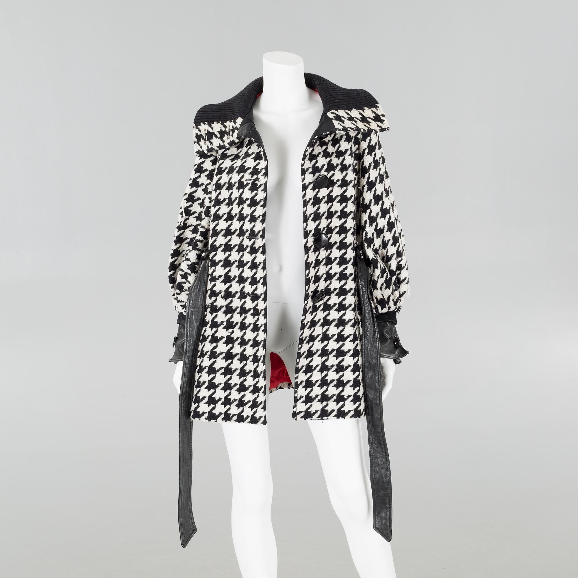 DOLCE & GABBANA, kappa, italiensk storlek 42.