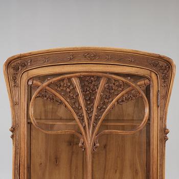 An Art Nouveau mahogany show case cabinet, for Myrstedt & Stern, Stockholm, Sweden ca 1900.