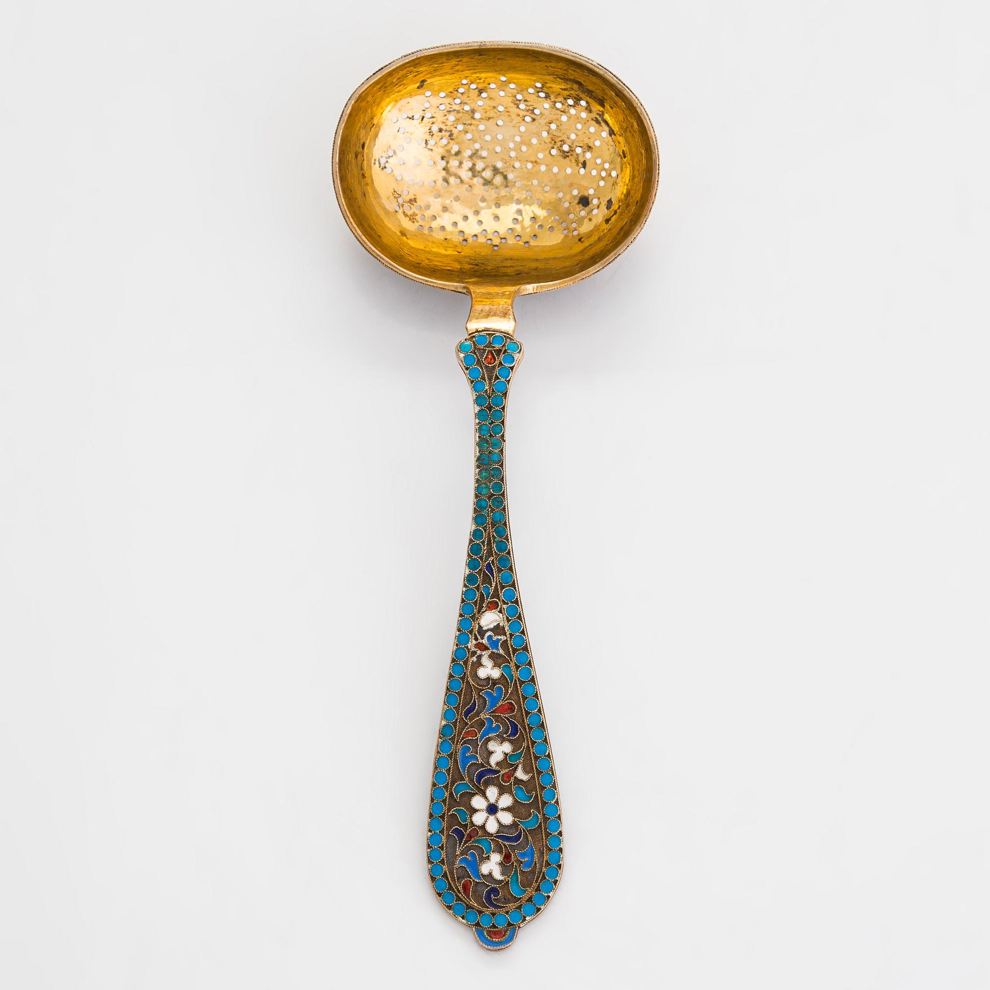 Gustav Klingert, tesil, förgyllt silver, cloisonnéemalj, Moskva 1892.