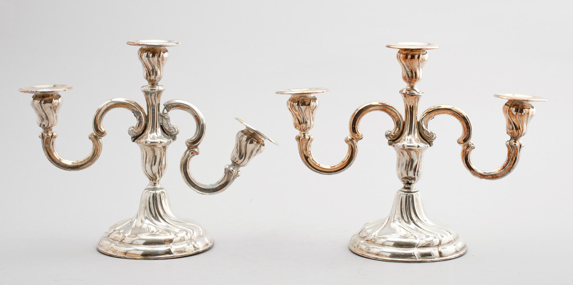 KANDELABRAR, 1 par, silver, rokokostil, 1900-tal.