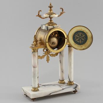 BORDSUR, Louis XVI-stil, 1900-talets första hälft.