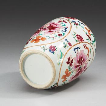 A famille rose jar, Qing dynasty, Qianlong (1736-95).