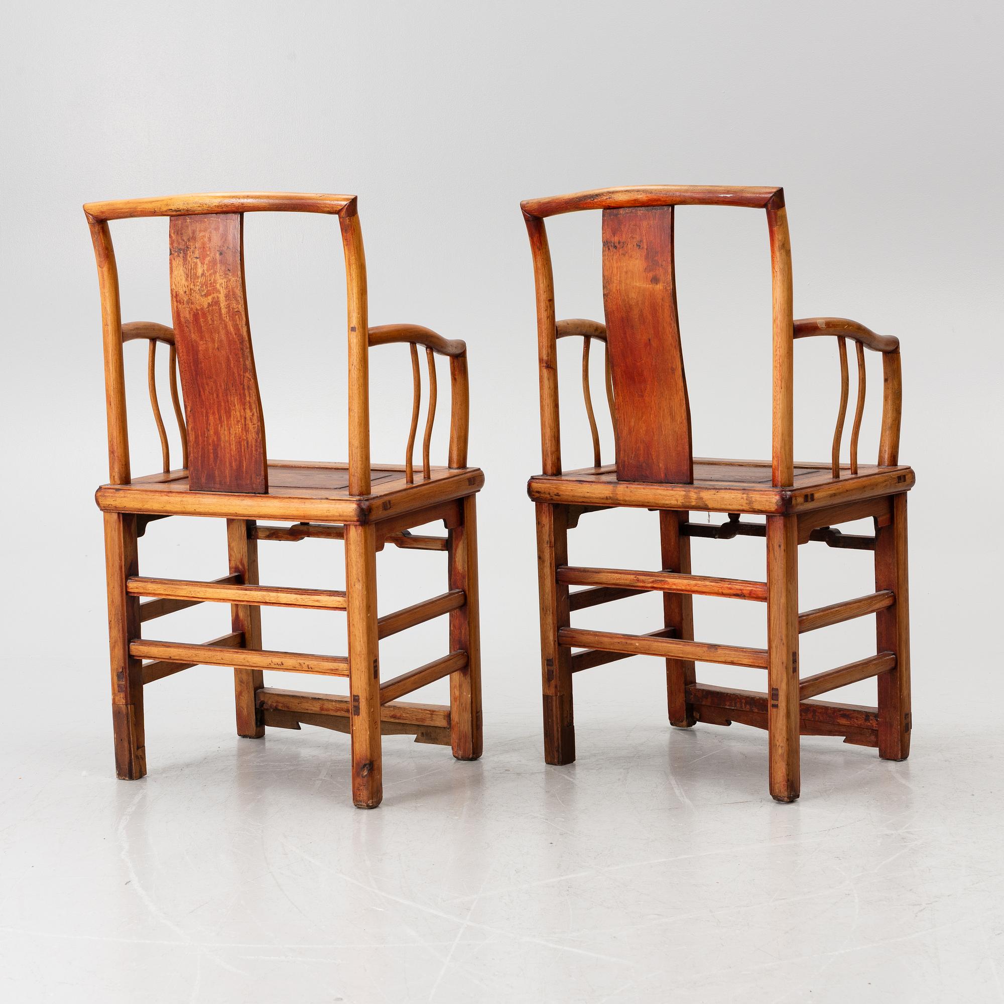 Karmstolar, ett par, hardwood, Kina, 1900-tal.