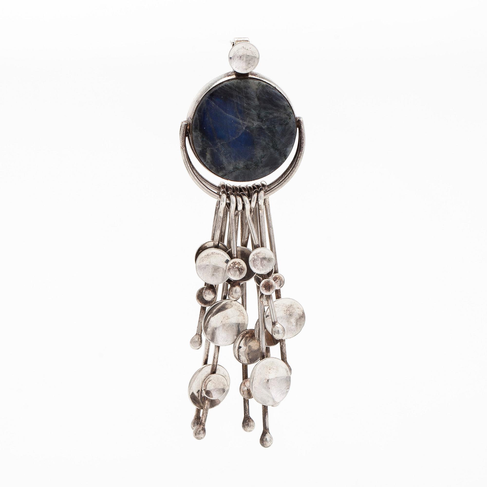 Jorma Laine, hänge, silver och spektrolit, Turun Hopea, Åbo 1973.