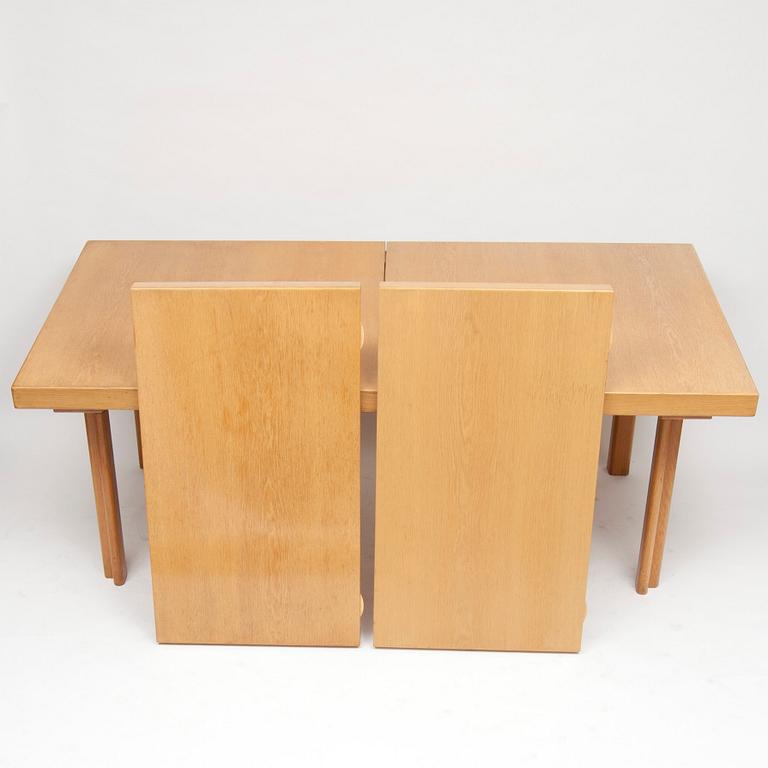 Alvar Aalto, A TABLE.