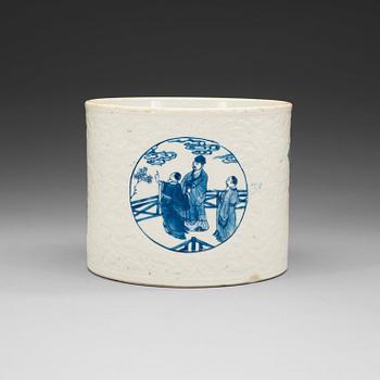 1704. A blue and white brush pot, Qing dynasty, Kangxi (1662-1722).