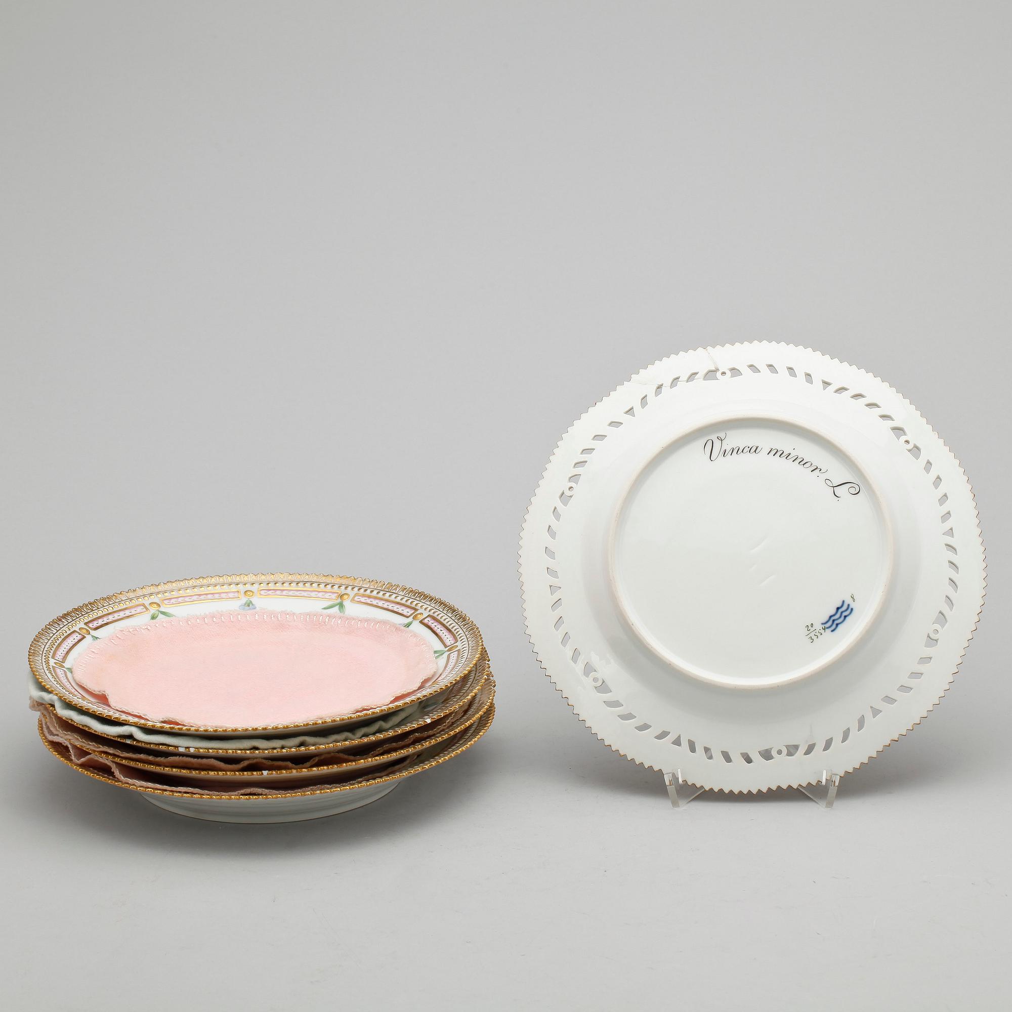 TALLRIKAR, 5 st, porslin, "Flora Danica", Royal Copenhagen.
