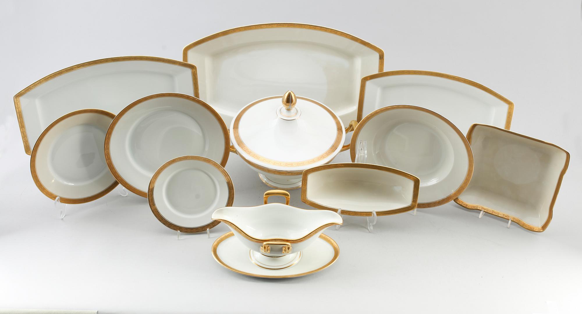 MATSERVIS, 51 delar, porslin, "Josephine" Rosenthal, 1900-talets mitt.