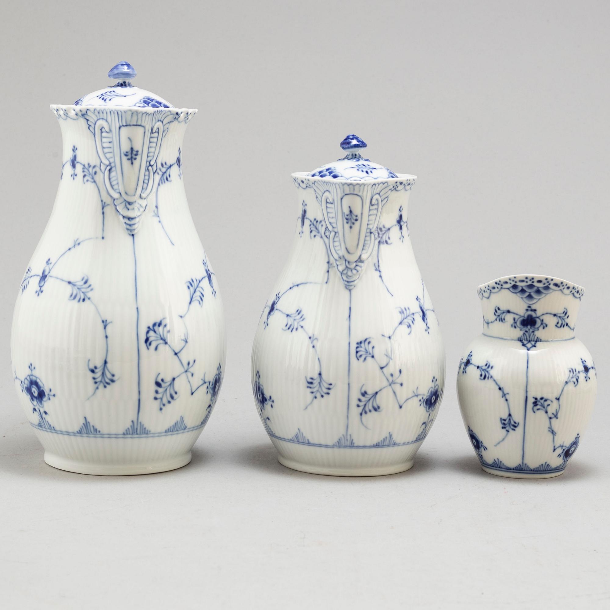 ROYAL COPENHAGEN, servis, 80 delar, porslin, "Musselmalet Helblond", Danmark.
