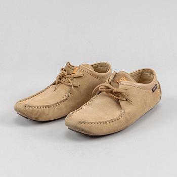 Louis Vuittion, a pair of suede shoes, size 37.