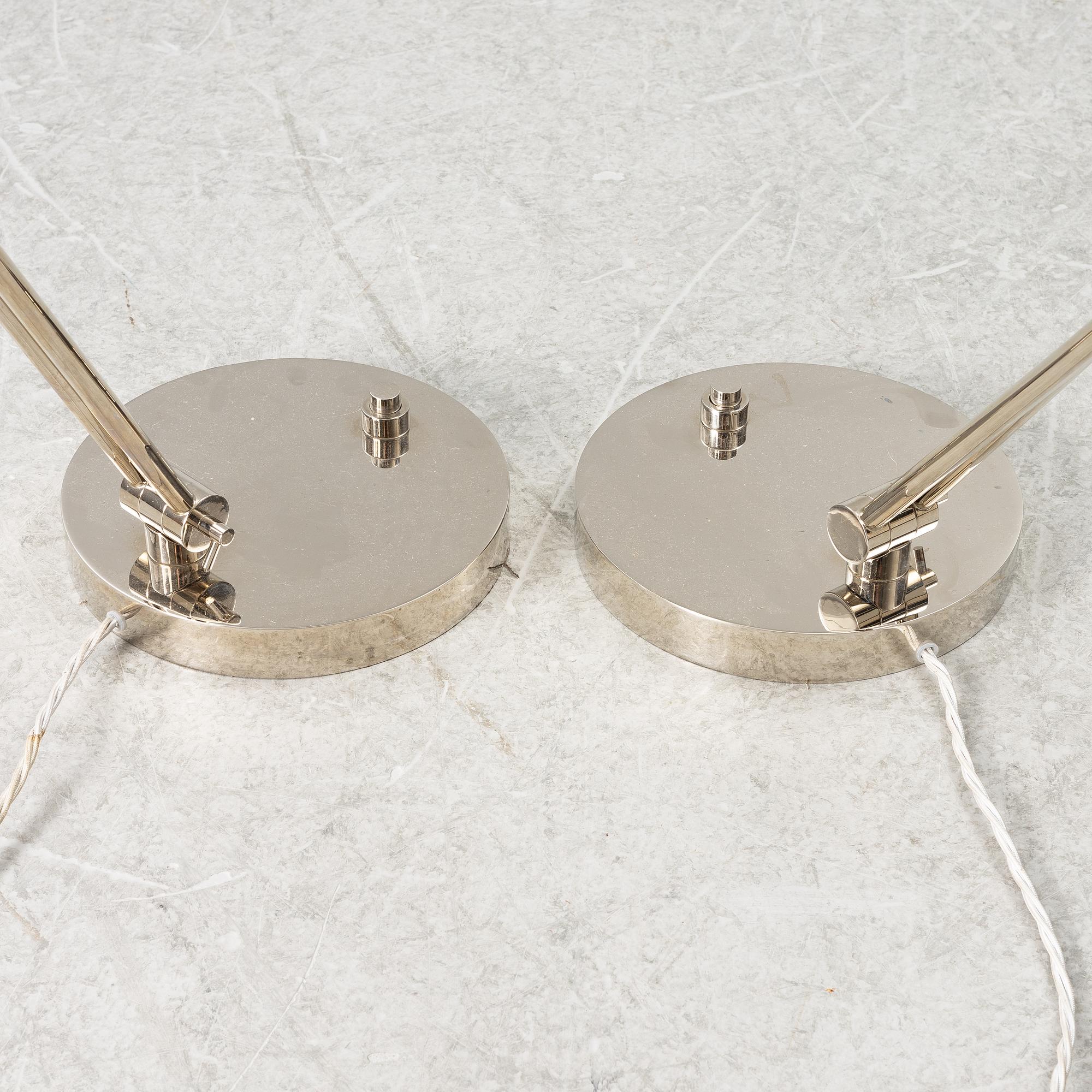 Michael & Lucy Vaughan, golvlampor, ett par "Faringdon", samtida.