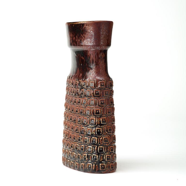 A Stig Lindberg stoneware vase, Gustavsberg studio 1972.