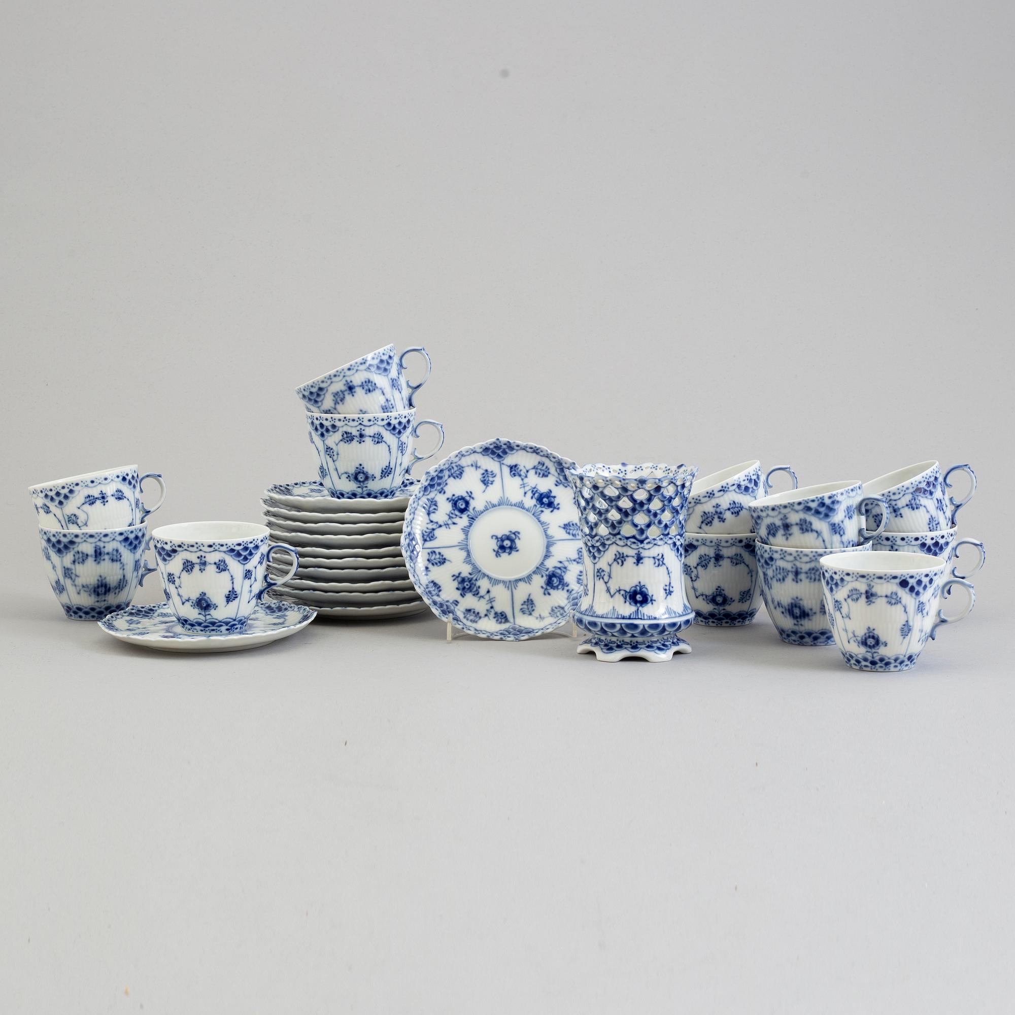 12 porcelain coffee cups and saucers + 1 vase from Royal Copenhagen, Denmark.