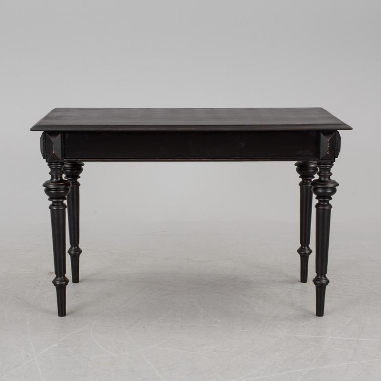 A late 1800s table.