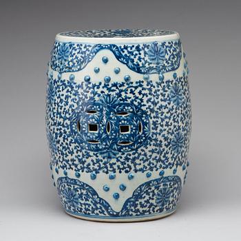 A blue and white garden seat, Qing dynasty, 19th Century.