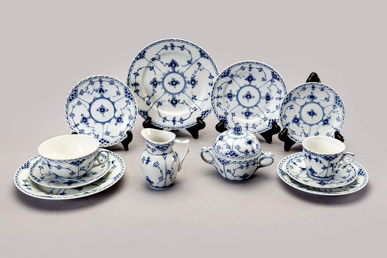 A 120 pcs Musselmalet Royal Copenhagen porcelain dinner service Denmark 1938-1999.